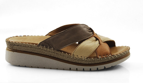 Boccato 148.0136 brązowe skórzane klapki