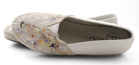 Filippo DP031/22 białe skórzane mokasyny w kwiaty