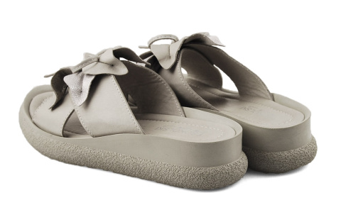 T.Sokolski L25-483 szare skórzane klapki